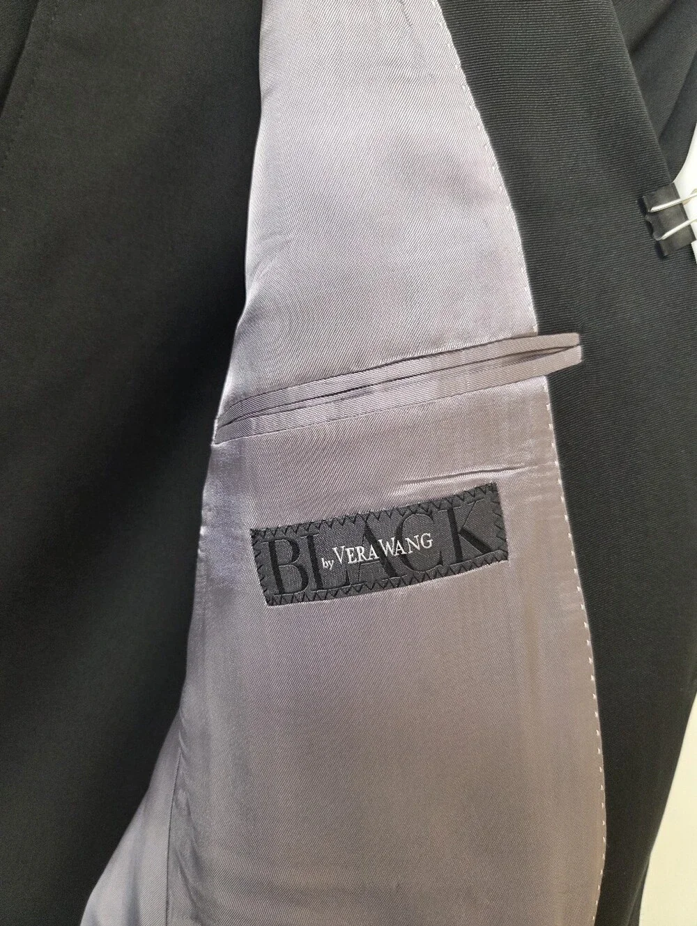 Vera Wang Black 2-Piece Tuxedo 44R/38W Grosgrain Notch Lapel  100% Wool